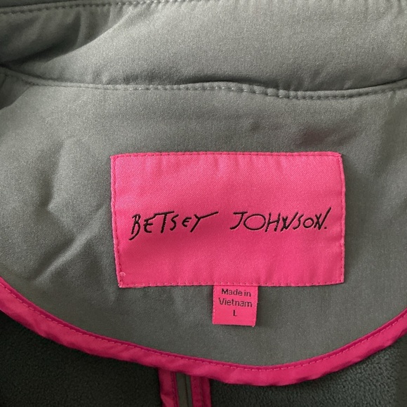 Woman’s Betsy Johnson jacket - Picture 5 of 5